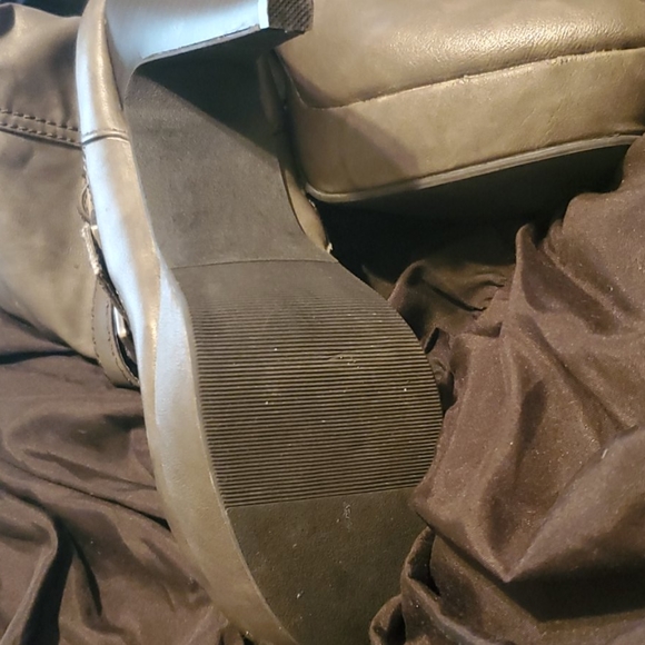 Knee high platform boots with heels Like-New - Picture 5 of 5